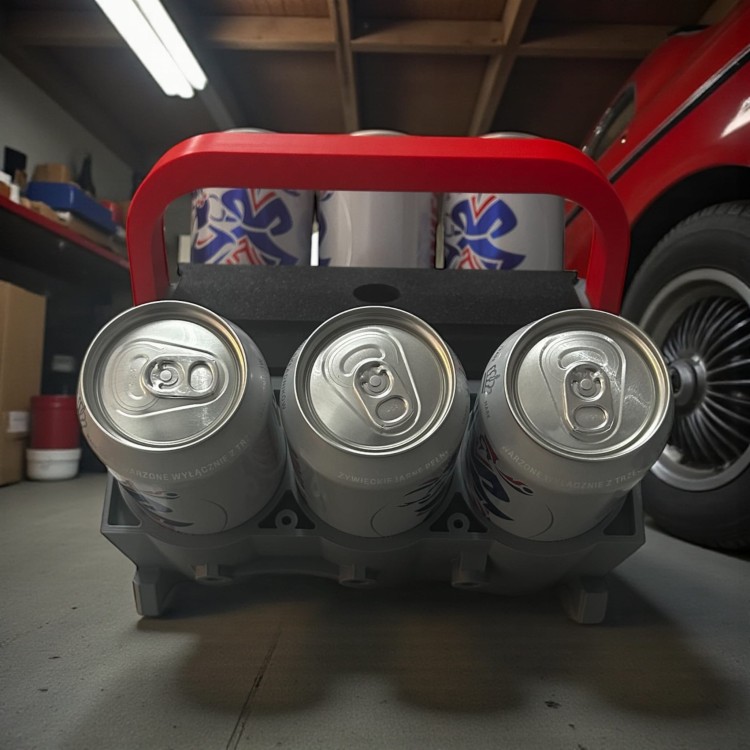 Nosidło na napoje w kształcie silnika V6